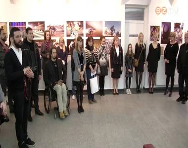 Rendhagy� sajt�fot�