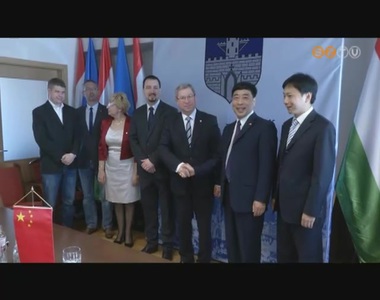 Yantai deleg�ci�j�t fogadta Pusk�s Tivadar a V�rosh�z�n