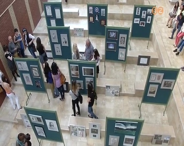 K�z�piskol�sok munk�ib�l ny�lt ki�ll�t�s az egyetemen