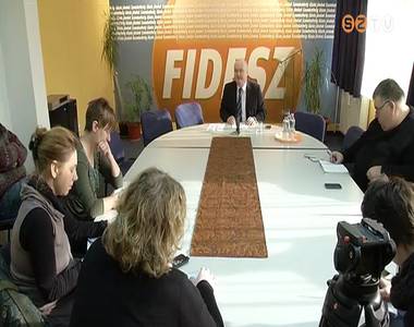 Ad�cs�kkent�s, b�remel�s, otthonteremt�si t�mogat�sok, a b�rokr�cia cs�kkent�se