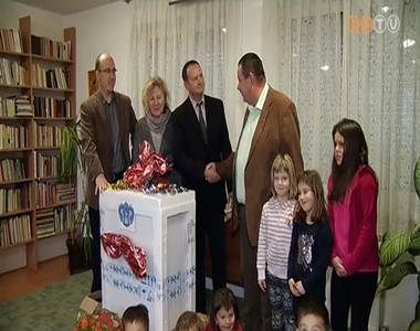 Aj�nd�k az Ernuszt Kelemen Gyermekv�delmi Int�zm�nynek