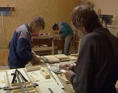 Seg�t� program r�szorul�knak