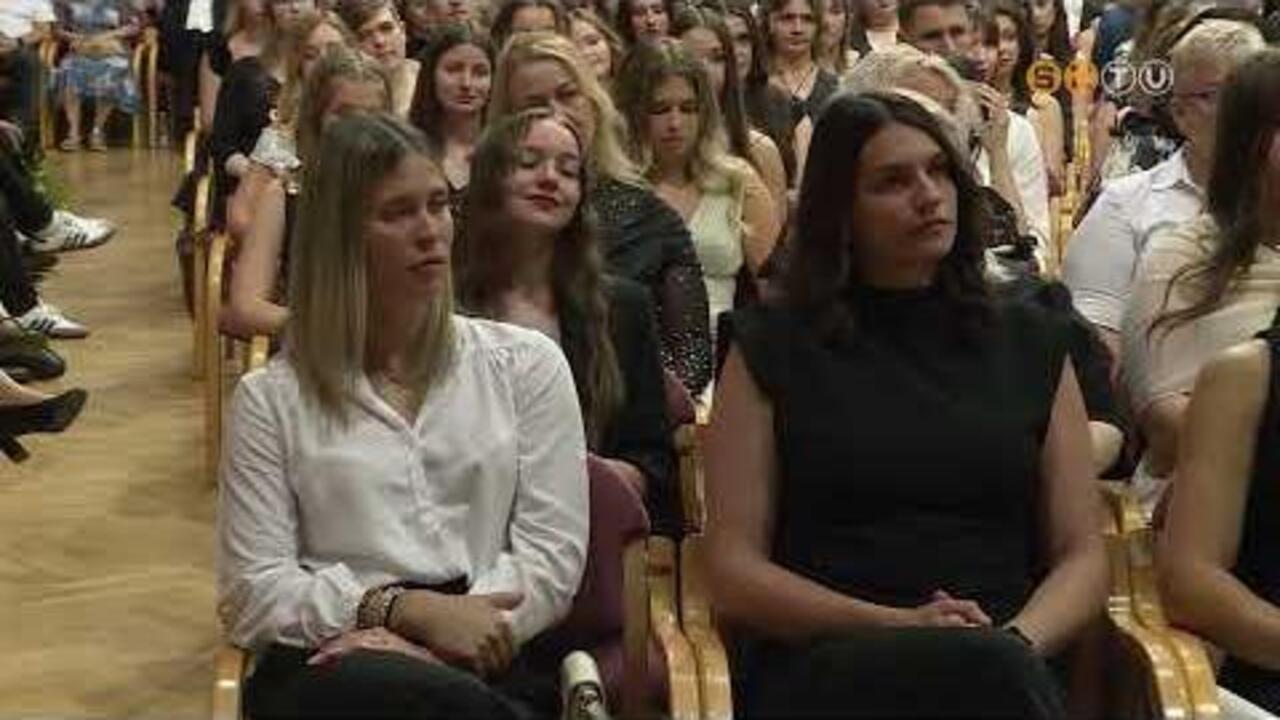 Friss diplomások az ELTE Savaria Egyetemi Központ nyári diplomaosztó ünnepségein Friss diplomások az ELTE Savaria Egyetemi Központ nyári diplomaosztó ünnepségein