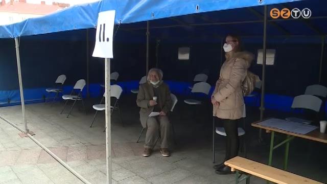 Béke és nyugalom volt az egykori SZTK-ban kialakított oltópontoknál pénteken délelőtt Béke és nyugalom volt az egykori SZTK-ban kialakított oltópontoknál pénteken délelőtt