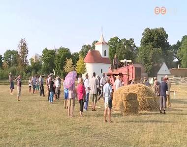 T�bbsz�r�s �nnep a skanzenben