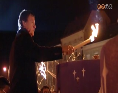 Fellobbant az �nnep els� f�nye