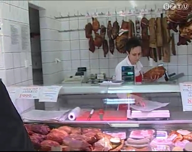 Ellen�rzik a h�sv�ti �lelmiszereket