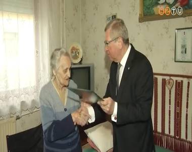 Sz�pkor�t k�sz�nt�tt a polg�rmester