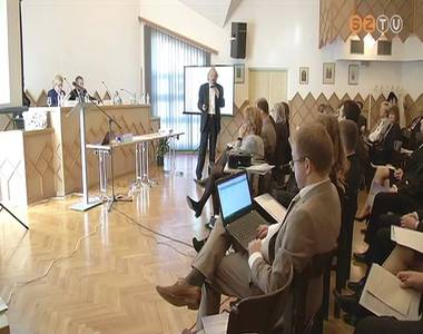 Szinte alapjaiban v�ltozik meg a k�zigazgat�si elj�r�s �s b�r�skod�s