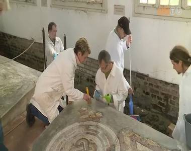 Megkezd�d�tt a romkert mozaik restaur�l�sa