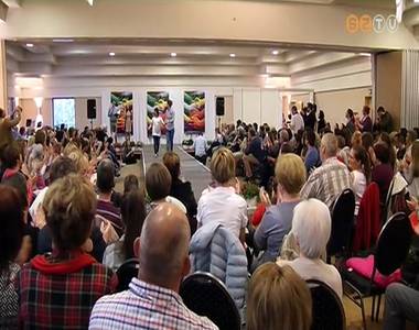 Divatbemutat� Kicsit M�sk�pp