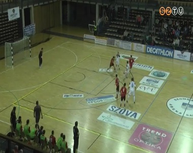 Hazai futsal-veres�g az Ar�n�ban