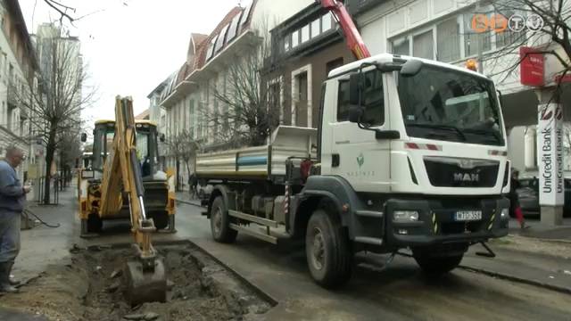 Elárasztotta a víz a Kőszegi utcát Elárasztotta a víz a Kőszegi utcát