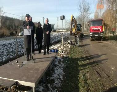 Elkezd�d�tt a dozmati v�zt�roz� els� �tem�nek �p�t�se