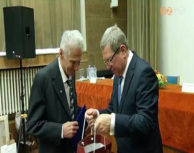 �jdons�gok a szem�szetben