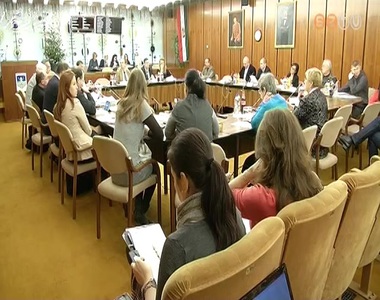 �l�sezett az oktat�si �s szoci�lis bizotts�g