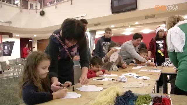 A sz�nh�zban is kar�csonyv�r�t rendeztek