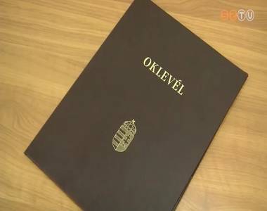 Korm�nyzati k�pz�sek