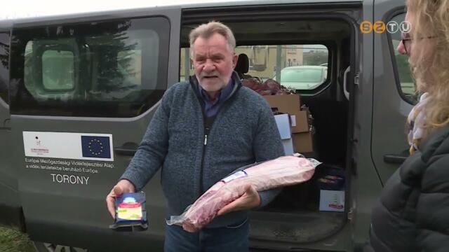 Tbb mint egymilli forint rtkben osztott karcsonyi ajndkcsomagot a toronyi nkormnyzat