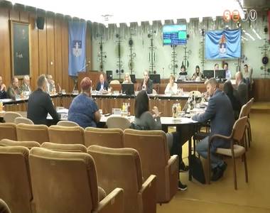 �l�sezett az oktat�si �s a jogi bizotts�g is a szerdai k�zgy�l�s el�tt