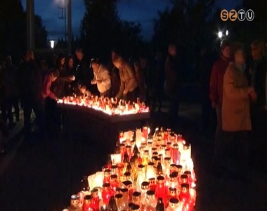 Több ezren látogattak ki a temetőkbe a hétvégén Több ezren látogattak ki a temetőkbe a hétvégén