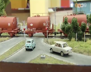 A Vas�tmodellez� �s Vas�tbar�t Egyes�let ki�ll�t�sa