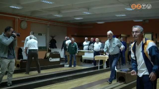 Aranykorúak és színészek tartottak sportnapot Aranykorúak és színészek tartottak sportnapot