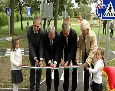 �tadt�k a KRESZ-parkot a J�t�ksziget �vod�ban