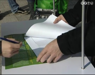 Szombathelyen 2 ezren t�mogatt�k az LMP n�pszavaz�si kezdem�nyez�s�t