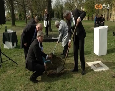 Lerakták a Milánói Világkiállítás magyar pavilonjának alapkövét Szombathelyen Lerakták a Milánói Világkiállítás magyar pavilonjának alapkövét Szombathelyen