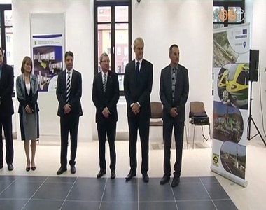 Korm�nyablak ny�lik a vas�t�llom�son