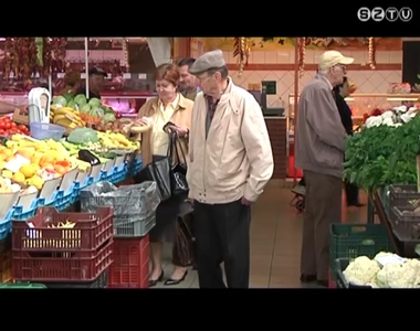 Kev�s az eper, a cseresznye �s a gomba a V�s�rcsarnokban