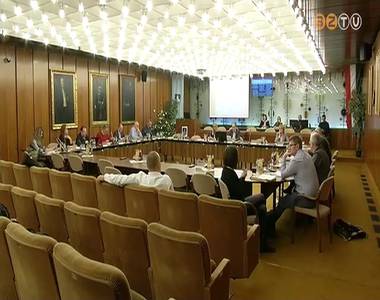 Az oktat�si bizotts�g is �ssze�lt