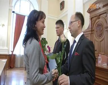 Kit�ntet�seket adtak �t a Megyeh�z�n