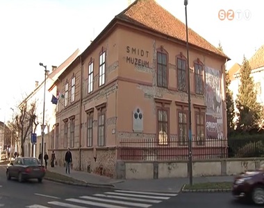 Fel�j�tj�k a Smidt M�zeum tet�szerkezet�t �s homlokzat�t