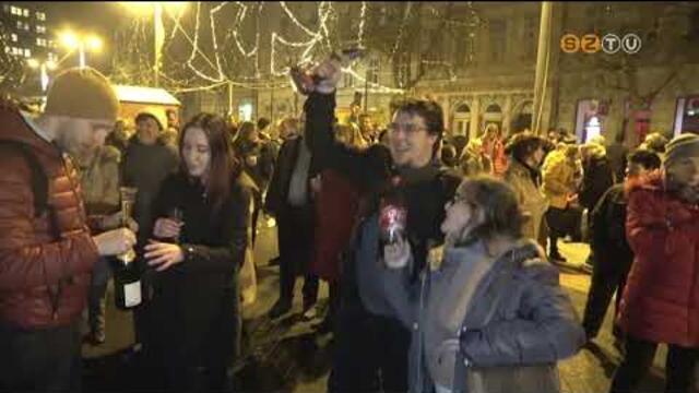 Zenvel, utcabllal, pezsgvel, nagy tmeggel ksznttte az jvet Szombathely