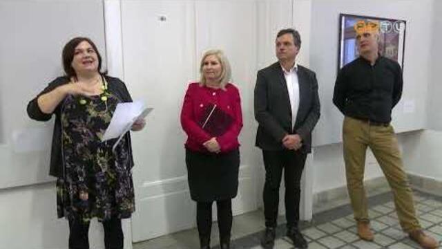 Én, a néző címmel fotótárlat nyílt az ELTE Savaria Egyetemi Központ kiállítóterében Én, a néző címmel fotótárlat nyílt az ELTE Savaria Egyetemi Központ kiállítóterében