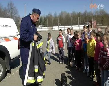 �ltal�nos iskol�soknak tartanak bemutat�t a t�zolt�k