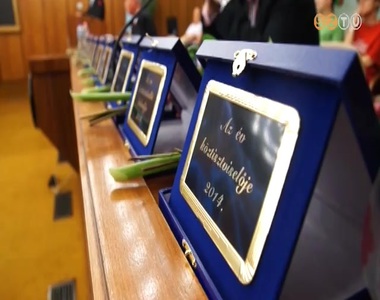 Köztisztviselőket tüntettek ki a városházán Köztisztviselőket tüntettek ki a városházán