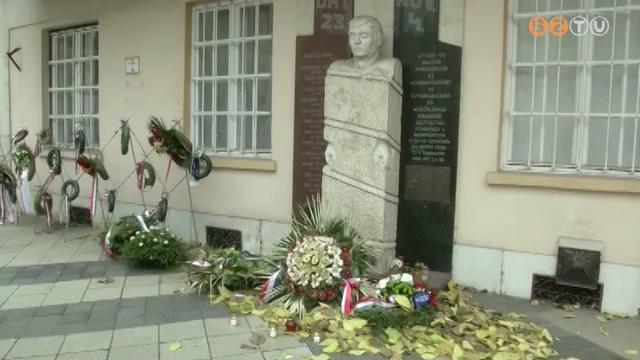 56-os mártírokra emlékezett a városvezetés a nemzeti gyásznapon 56-os mártírokra emlékezett a városvezetés a nemzeti gyásznapon