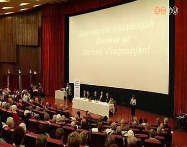 A 60 �v felettieket k�sz�nt�tt�k az Id�sek Vil�gnapja alkalm�b�l