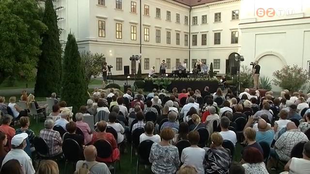 Nem csak a közönség, az előadók is jótékonykodtak Nem csak a közönség, az előadók is jótékonykodtak