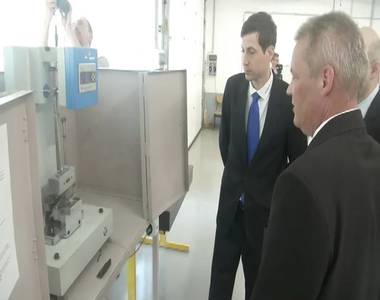 M�szereket adom�nyozott az LUK az ELTE-nek