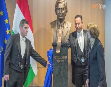 Szombathelyi szobr�szm�v�sz alkot�s�t leplezt�k le a h�ten Br�sszelben