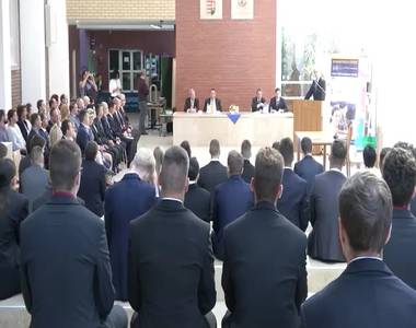 Al��rt�k a g�p�szm�rn�k-hallgat�k szerz�d�s�t