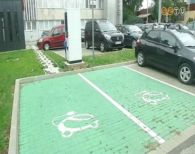 Elektromos aut� t�lt� �llom�sok Szombathelyen