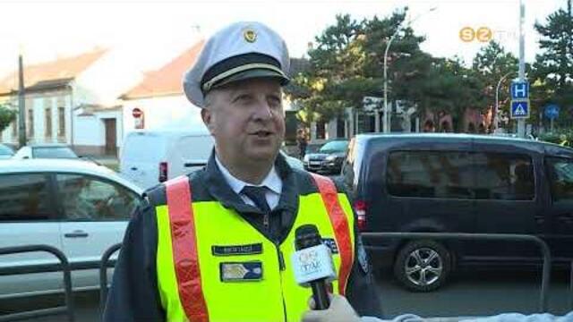 Rendrk, polgrrk s kzterlet-felgyelk segtettk a gyerekeket