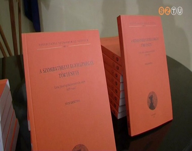 Egyh�zi t�m�j� k�nyveket mutattak be a premontrei gimn�ziumban