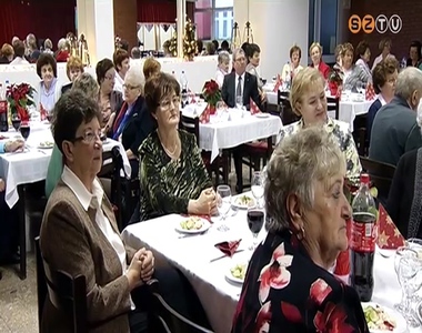 A Polg�rmesteri Hivatal nyugd�jasait k�sz�nt�tte a polg�rmester