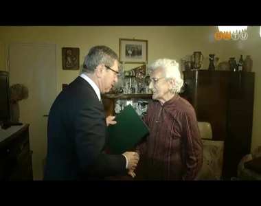 90 éves asszonyt köszöntött a város polgármestere 90 éves asszonyt köszöntött a város polgármestere